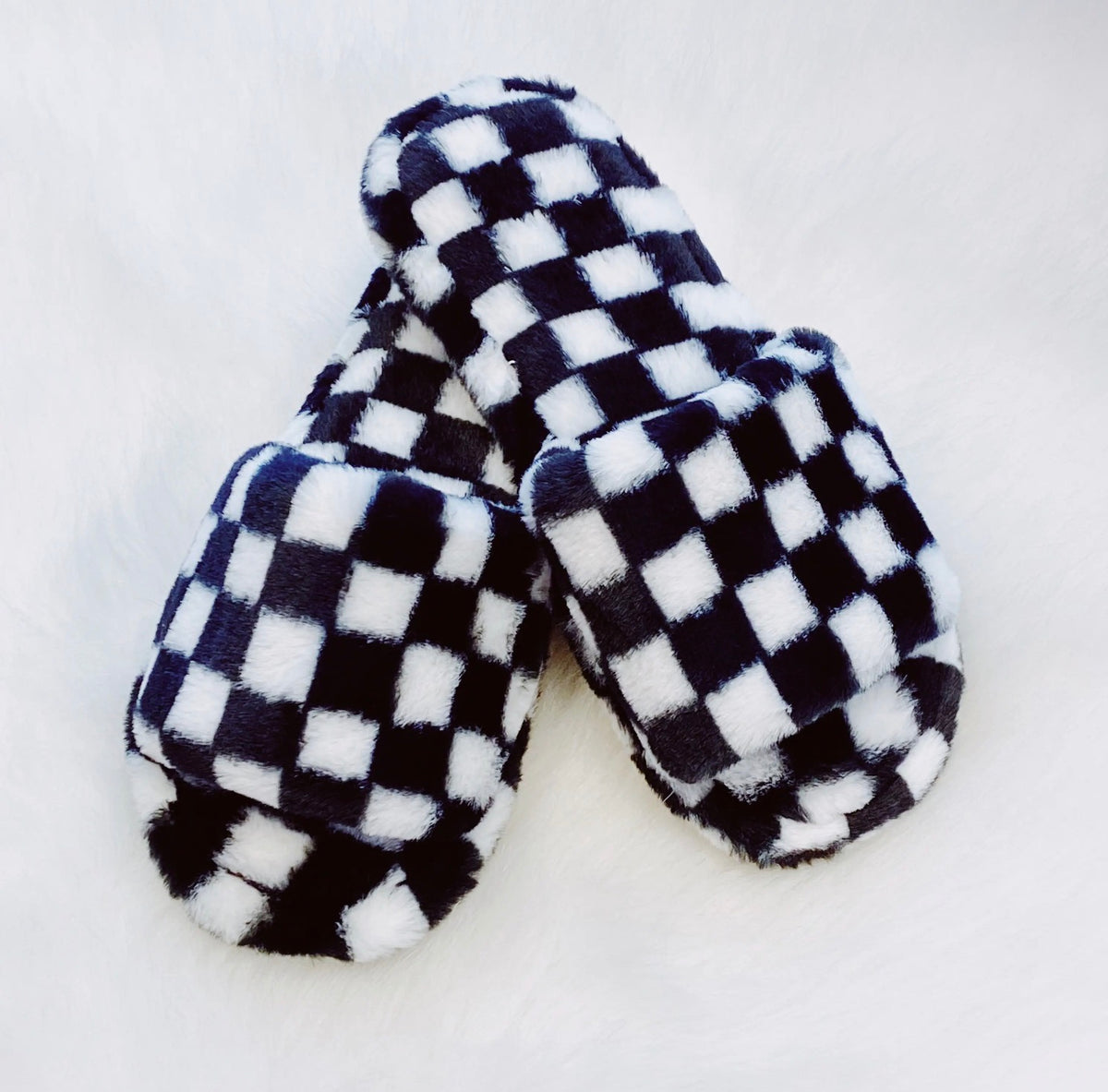 Lg/XL 9-10 shoe size LUXE LOUNGE CHECKER COZY SLIPPERS (Black)