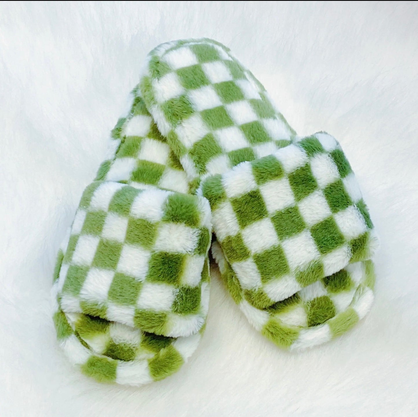 Med/Lg 8-9 shoe size LUXE LOUNGE CHECKER COZY SLIPPERS (Pistachio)